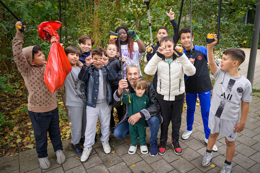 Samen alles proper maken op je favoriete pleintje